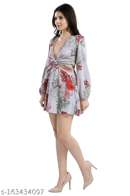 Blue & White Floral Printed Poly Crepe Fit & Flare  Mini Dress for women
Name: Blue & White Floral Printed Poly Crepe Fit & Flare  Mini Dress for women
Fabric: Poly Crepe
Sleeve Length: Long Sleeves
Pattern: Printed
Net Quantity (N): 1
Sizes:
XS, S (Bust